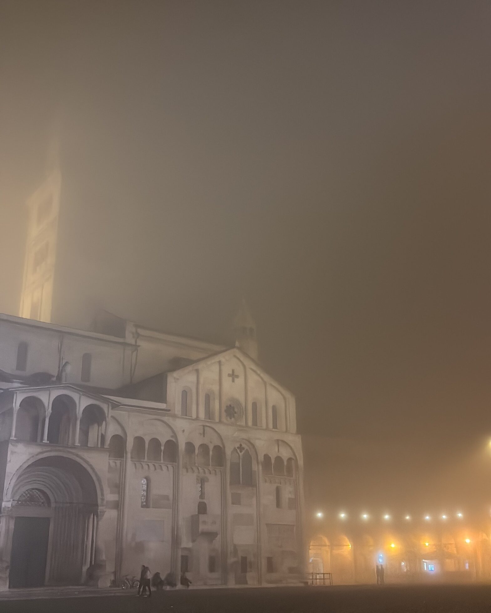 Taxi Fillo in mezzo alla nebbia di Modena